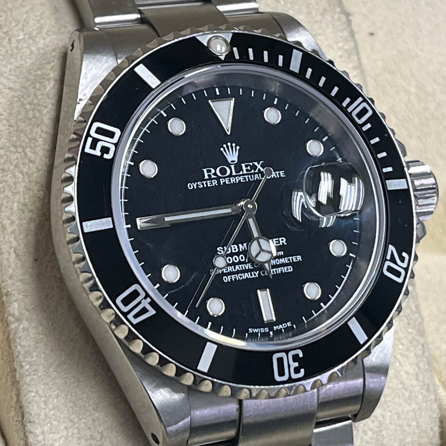 Rolex Submariner Date 40MM Black Dial Oyster Bracelet (16610)