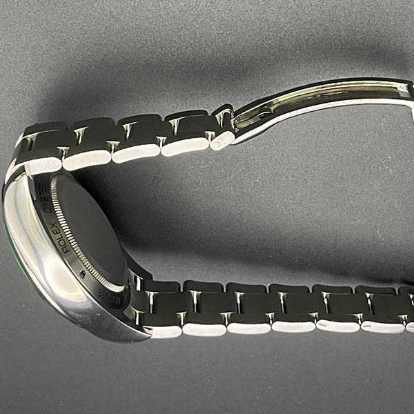 Rolex Milgauss 40MM Black Dial Oyster Bracelet (116400V)